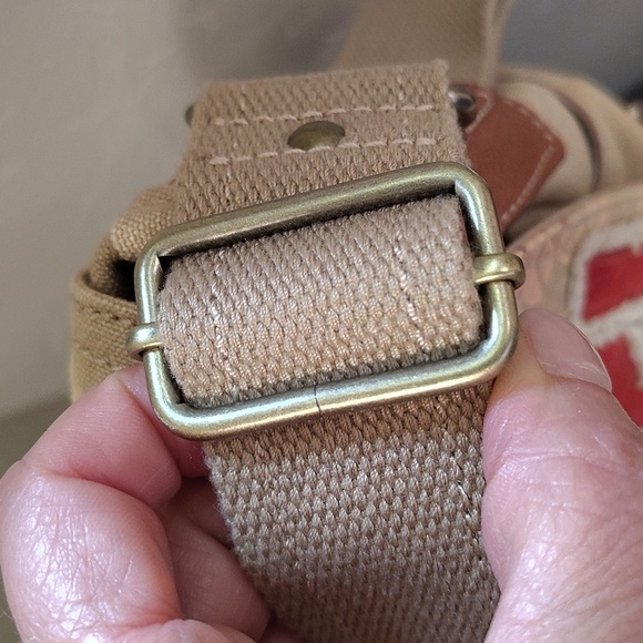 Fossil X OU Sooners Canvas Messenger Bag Tan Crimson OU Patch Adjustable Strap - Picture 4 of 9